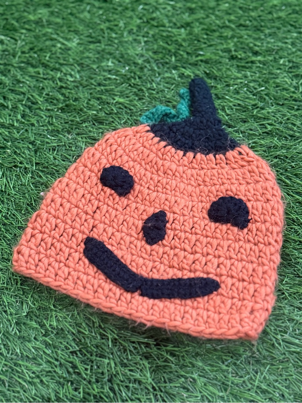 D&Y Jack o Lantern Knit Hat